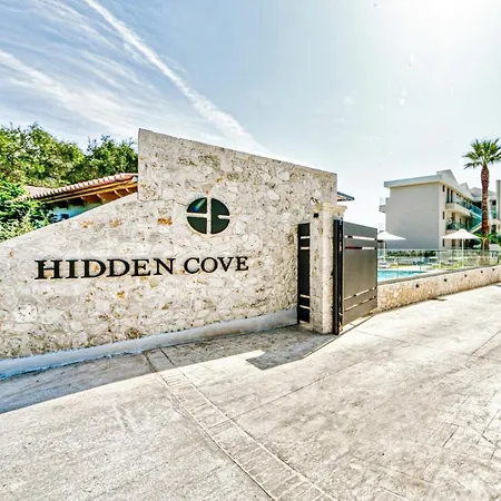 Hidden Cove Corfu ホテル コントカリ