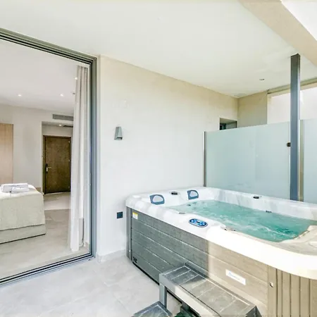 Hidden Cove Corfu ホテル 4*